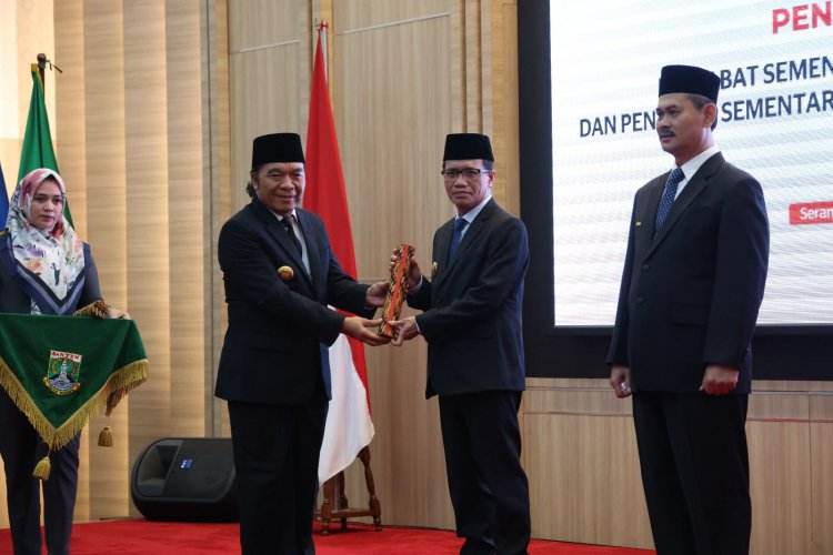 Pj Gubernur Banten Al Muktabar Kukuhkan Pjs Wali Kota Cilegon dan Pjs Wali Kota Tangsel