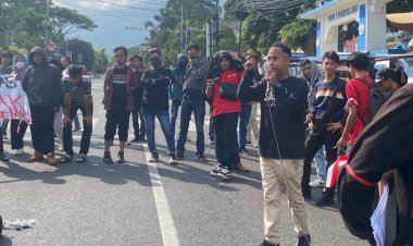 Kantor Bupati dan DPMPD Pandeglang di Demo AMPD Terkait Dengan Tidak Netralnya ASN Pada Pilkada 2024