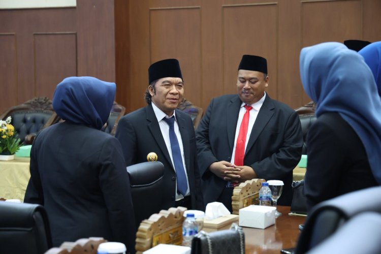 Pj Gubernur Banten Hadiri Rapat Paripurna DPRD Kabupaten Pandeglang