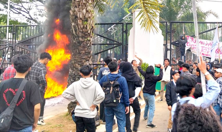 Soroti Adanya Plt dan Plh di Lingkungan Pemprov Banten, Forum BEM se Provinsi Banten Gerudug KP3B di Harlah 24 Tahun Provinsi Banten
