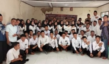 Anggota KPPS Desa Surianeun Kecamatan Patia, Diduga Lakukan Kampanye Dengan Mengacungkan Dua Jari, LIN Minta Bawaslu Lakukan Tindakan Tegas