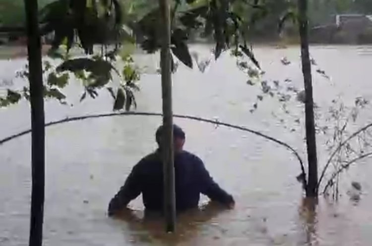 Belum Tersentuh Bantuan, Warga Desa Bulagor Kecamatan Pagelaran, Pandeglang Selama 4 Hari Hanya Bisa Beraktivitas di Rumah Akibat Banjir