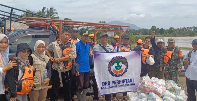 Wujud Kepedulian Terhadap Masyarakat Petani, DPD Perhiptani Kabupaten Pandeglang Bantu Warga Terdampak Banjir di Patia