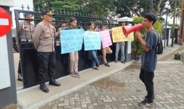 Hak Guru Pandeglang Dipermainkan, Aktivis Amira Pandeglang, Sebut 2 Periode Irna-Tanto Gagal Atasi Kesejahteraan.