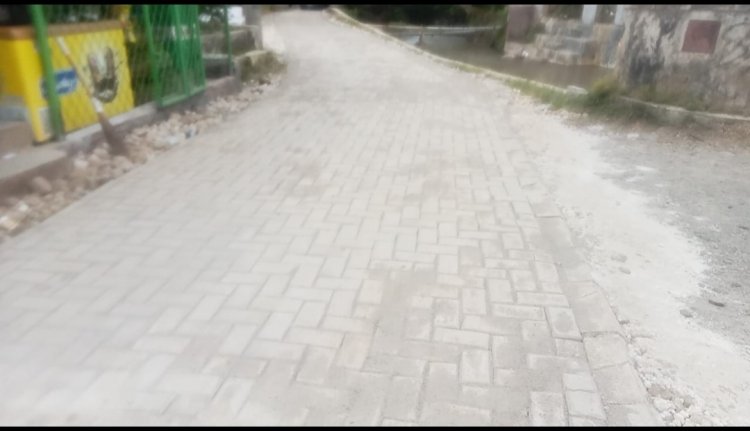 Pekerjaan Pemasangan Paving Block, DD Tahap 1 2025 Desa Curugbarang Cipeucang, Diduga Asal Jadi & Tanpa Ada Papan Informasi
