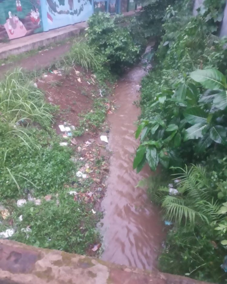 Rawan Longsor Akibat Terkikis Air, Gedung SDN Babakanlor 3 Cikedal, Butuh Perhatian Pemda Pandeglang