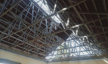 Rehab Ruang Kelas SMPN 3 Sukaresmi, Oleh CV. Cahaya Mulya Abadi, Diduga Pakai Material Bekas