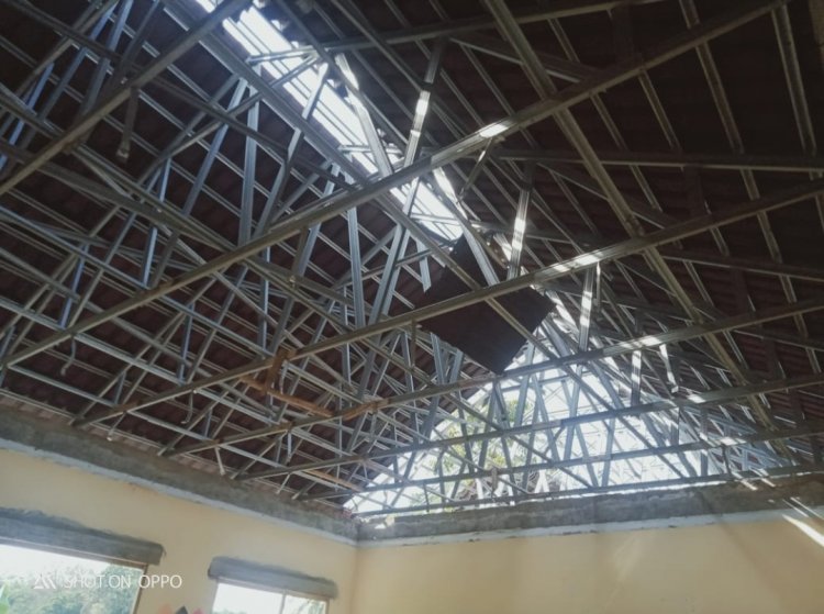 Rehab Ruang Kelas SMPN 3 Sukaresmi, Oleh CV. Cahaya Mulya Abadi, Diduga Pakai Material Bekas