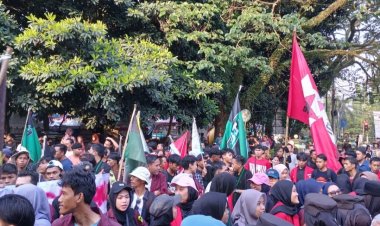 Aksi Unras Ke DPRD Pandeglang, Mahasiswa Sampaikan Empat Tuntutan