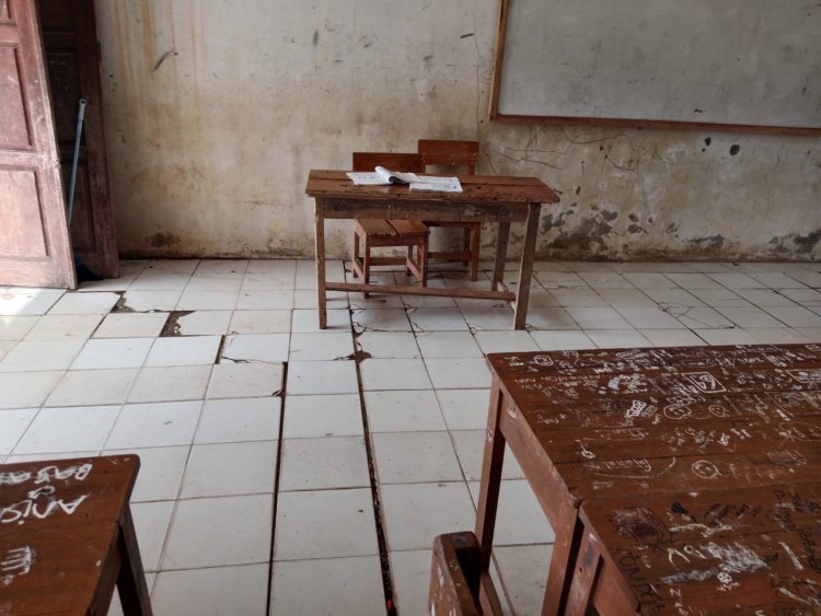 Penggunaan Anggaran BOS SDN Sumur Batu 3 Dipertanyakan GOWI, Kantor Diduga Terbengkalai, Papan BOS Raib.