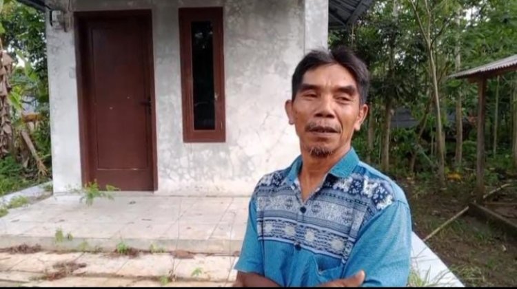 Memalukan! Gedung Posyandu Cimanis Mangkrak 6 Bulan, Kumuh dan Tak Terawat Warga: “Rumput Saja Sudah Jadi Penghuni Tetap!