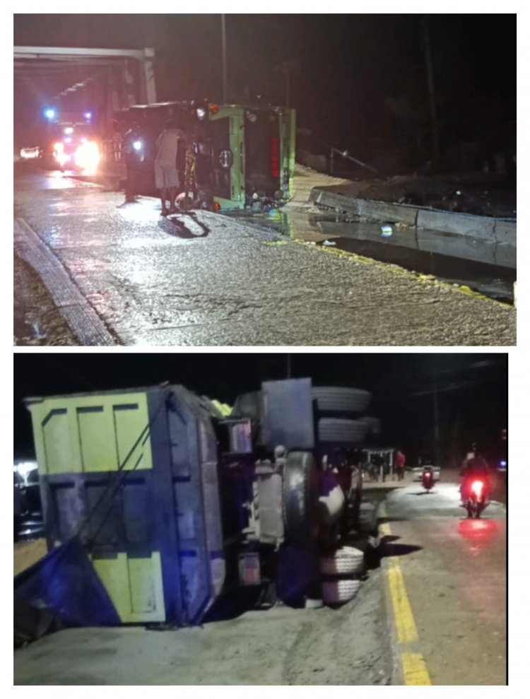 Diduga Akibat Sopir Mengantuk Dumtruck Lakalantas Di Titik Lokasi Jembatan Ciara Desa Batu Goong.
