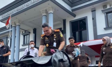Kejari Pandeglang, Musnahkan Barang Bukti Uang Palsu Ribuan Lembar