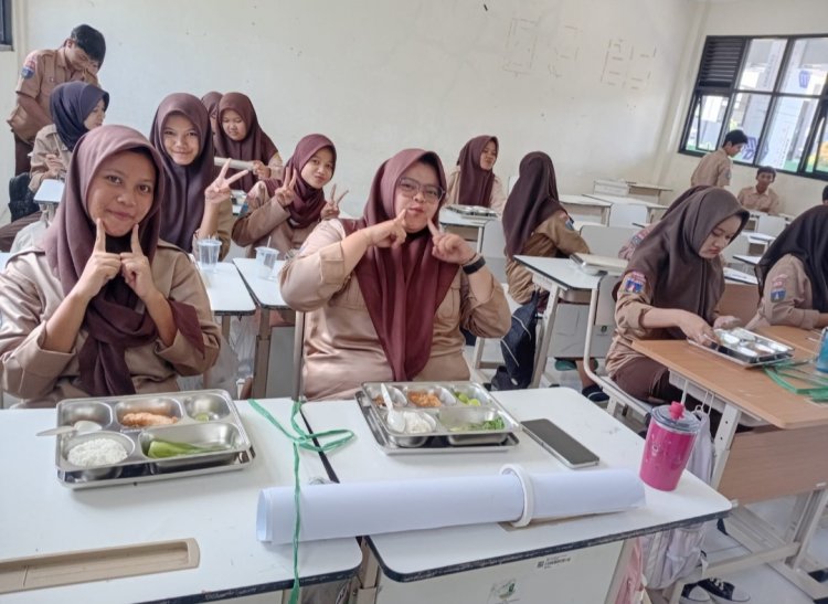 SPPG Dapur Charity Cipeucang Pastikan Makanan Bergizi Gratis Untuk Siswa Sesuai Ketentuan BGN