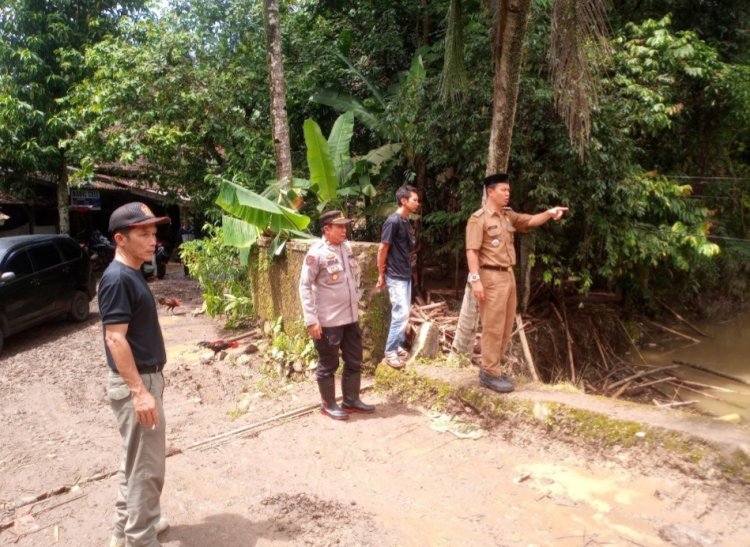 Laksanakan Kerja Bakti Normalisasi Sungai Cilemer Di Akhir 2025, Muspika, Polsek Bojong Dibantu Warga Sekitar