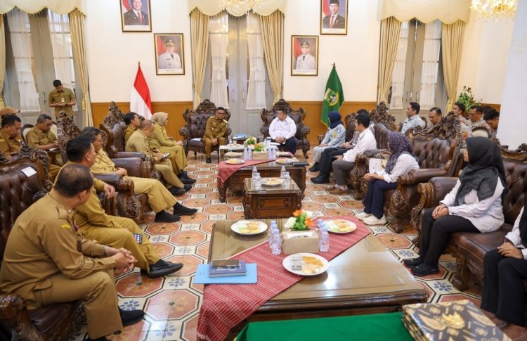 Terima Kajian Ombudsman, Gubernur Andra Soni Targetkan Tindak Lanjut Layanan Samsat dan Sekolah Gratis Tuntas dalam Sebulan