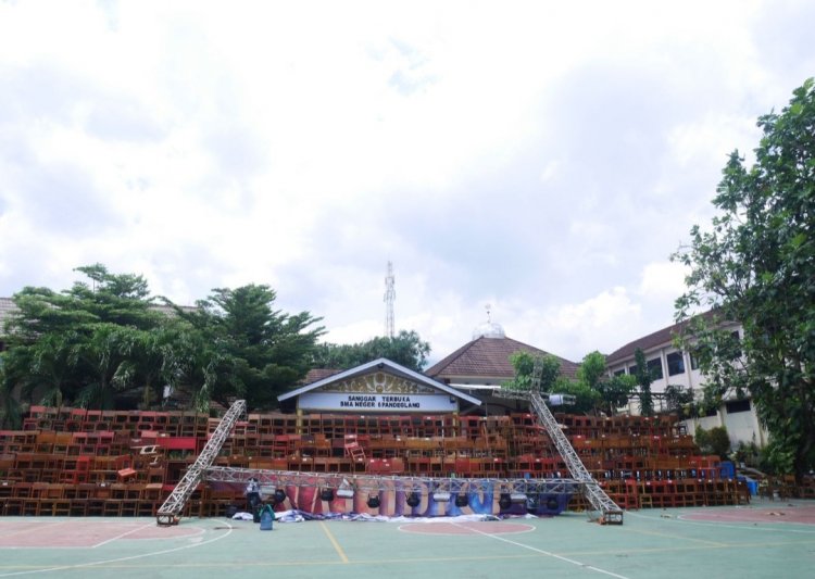 Dilarikan Ke Rumah Sakit, Sembilan Siswa SMAN di Pandeglang Tertimpa Tiang Baliho