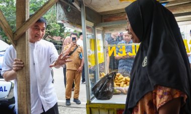 Safari Ramadan Wagub Dimyati di Pandeglang, Borong Gorengan Pedagang Kecil