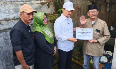 Tinjau Langsung Rumah Warga, Wagub Banten Serahkan Bantuan RTLH di Pandeglang
