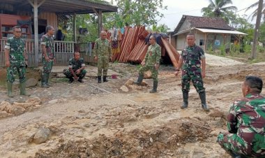Paban TNI Monitoring dan Survei Perbaikan Jalan 18 Km di Kecamatan Cimanggu Kabupaten Pandeglang
