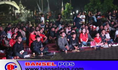 Ratusan Warga Serang Antusias Nobar Timnas Garuda di Gedung Negara