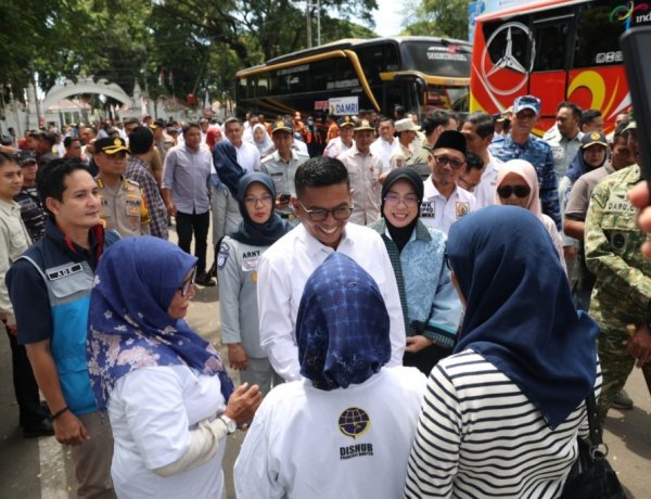 Gubernur Andra Soni Lepas 990 Peserta Program Mudik Gratis Pemprov Banten*