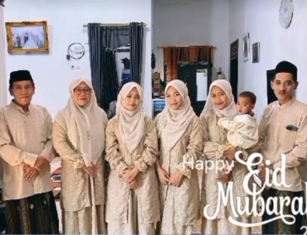 Selamat Hari Raya Idul Fitri 2026 M /1447 H, Nono Suparno Sekdis Dikpora Pandeglang Beserta Keluarga