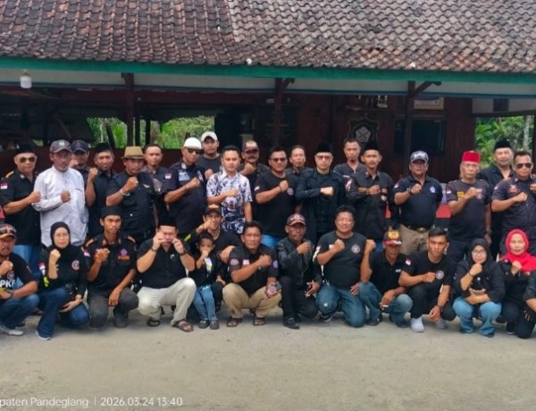 Momen Idul Fitri 1447 H, Pengurus DPC, DPAC & Jajaran BPPKB Se-Pandeglang, Laksanakan Halal Bihalal Sekaligus Ziarah Ke Makom Ketua DPC