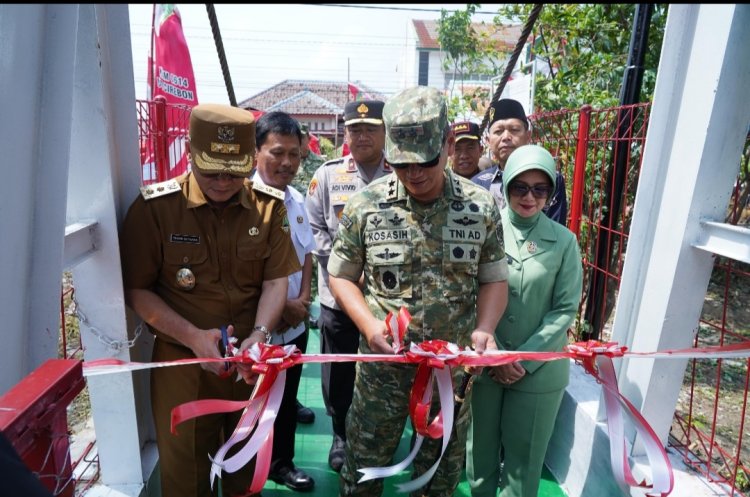 Pangdam III/Siliwangi Resmikan Jembatan Perintis Garuda III di Kota Cirebon