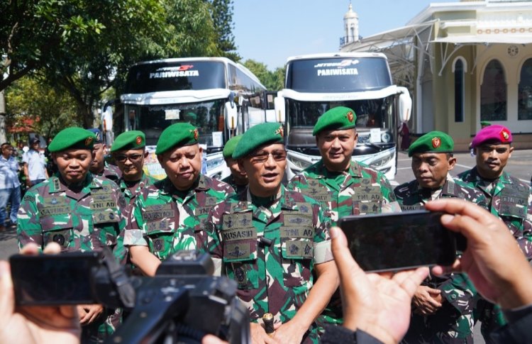 Pangdam III/Siliwangi Mayjen TNI Kosasih, S.E., M.M., Memberangkatkan 162 Pemudik Pada kegiatan “Mudik Gratis Bersama Kodam III/Siliwangi 2026