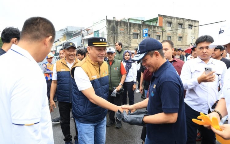 Sekda Provinsi Banten Dampingi Menteri LH Bersih-bersih di Royal Baroe
