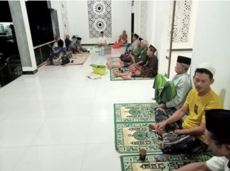 Tiang PLN Terlalu Mepet Ke Mesjid Al-Ikhlas, Masyarakat Ciundil Minta Pihak PLN ULP Labuan Realisasi Pengajuan Pemindahan