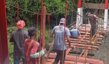 Pulihkan Akses Pasca Banjir, TNI AD Rampungkan Jembatan Gantung di Mandailing Natal