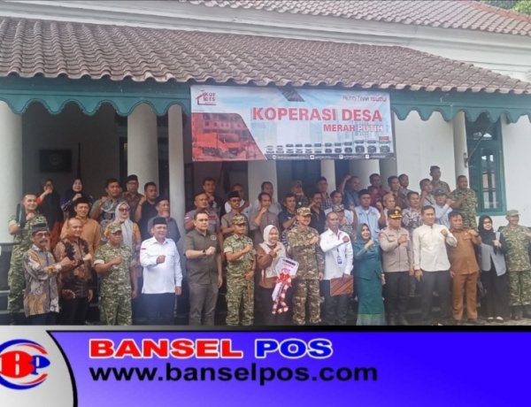 Sekjen APDESI Merah Putih Uhadi, SH, Hadiri Penyerahan 19 Unit Truck Kepada KDMP di Pandeglang Yang Sudah Rampung 100 Persen