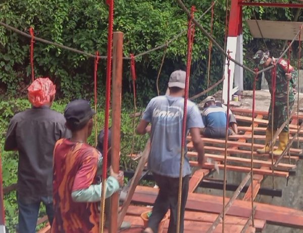 Pulihkan Akses Pasca Banjir, TNI AD Rampungkan Jembatan Gantung di Mandailing Natal