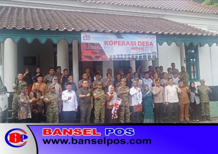 Sekjen APDESI Merah Putih Uhadi, SH, Hadiri Penyerahan 19 Unit Truck Kepada KDMP di Pandeglang Yang Sudah Rampung 100 Persen