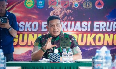 Pangdam XV/Pattimura Terjun Langsung Bantu Korban Erupsi Gunung Dukono