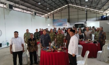 Uhadi, SH, Bersama Unsur Forkopimda Pandeglang Hadiri Vidcon Peresmian 1.061 KDKMP Oleh Presiden Prabowo, di Desa Kartasana Pagelaran