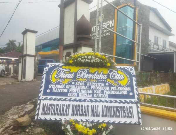 Halaman Kantor BPN Pandeglang Dibanjiri Karangan Bunga 'Duka Cita SOP', Aktivis Tuding Ada Praktik KKN