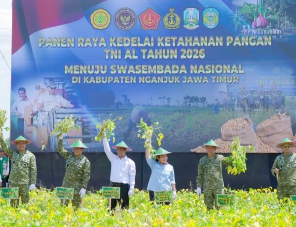 Dukung Ketahanan Pangan Nasional, Kasad Hadiri Panen Raya Kedelai di Nganjuk