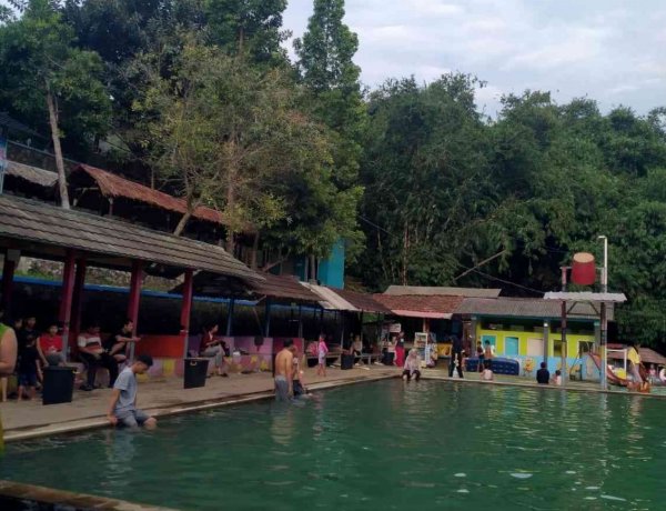 Menikmati Khasiat Belerang Murni di Pemandian Air Panas Cisolong Pandeglang