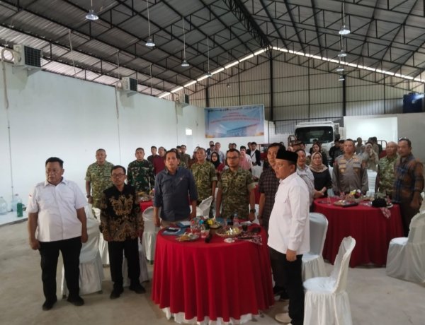 Uhadi, SH, Bersama Unsur Forkopimda Pandeglang Hadiri Vidcon Peresmian 1.061 KDKMP Oleh Presiden Prabowo, di Desa Kartasana Pagelaran