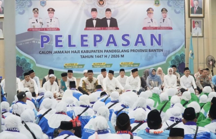 Suasana Haru Iringi Pelepasan 388 Jemaah Calon Haji Kloter Pertama Asal Pandeglang