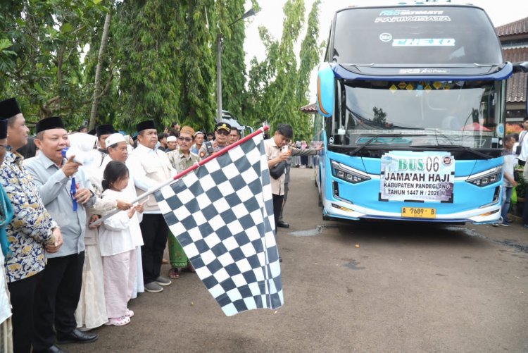 Lepas Kloter Terakhir, Bupati Pandeglang Doakan 952 Jemaah Haji Jadi Mabrur