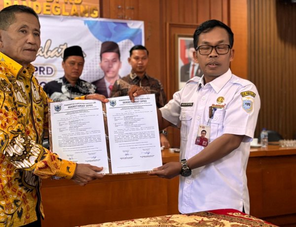 Estafet Kepemimpinan Sekretariat DPRD Pandeglang: Muslim Taufik Resmi Mengemban Amanah Plt Sekwan