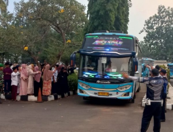 Tangis Haru Sambut Kepulangan Jemaah Haji Pandeglang, Tersisa Cerita Pilu Jarak Hotel Jauh dan Menu Monoton