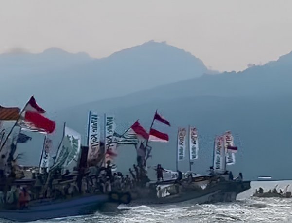Parade Kapal hingga Lepas Tukik, Kemeriahan Pesta Laut Carita 2026 Pikat Ribuan Wisatawan