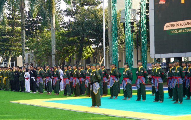 PENGUKUHAN KEPENGURUSAN PENCAK SILAT MILITER DI WILAYAH KODAM III/SILIWANGI, PERKUAT PELESTARIAN BUDAYA DAN JIWA BELA NEGARA