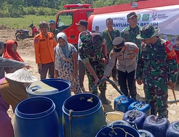 Sumur Mengering dan Asin, Kodim Pandeglang Pasok 50 Ribu Liter Air Bersih ke Patia