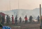 Babinsa Kodim 0605/Subang Bantu Padamkan Kebakaran Lahan Kosong di Subang